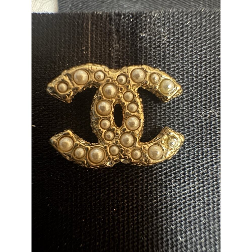 NWT Chanel Classic CC Logo Gold Pearl White with Crystal Stud Earrings - Picture 3 of 4